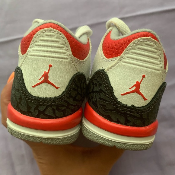 Infant Jordan Retro 3s - Picture 3 of 5